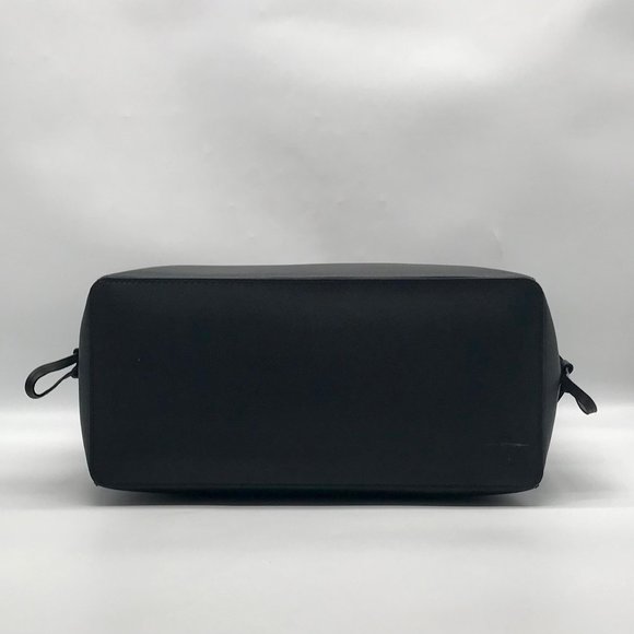 Michael Kors Black Leather Gilly Large Drawstring Travel Tote - Picture 5 of 10